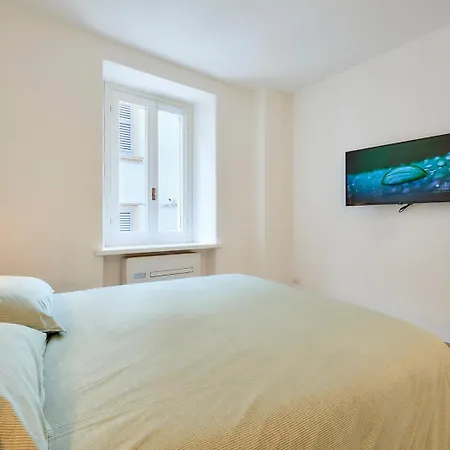 Apartment Sisters' House